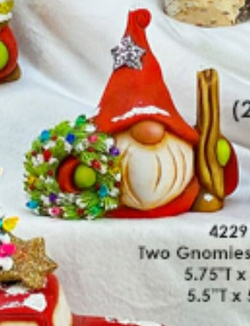 Gnome with Wreath & Staff - Clay Magic - 4229