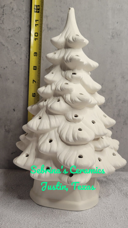 Christmas Tree & Base Medium - Holland - 705